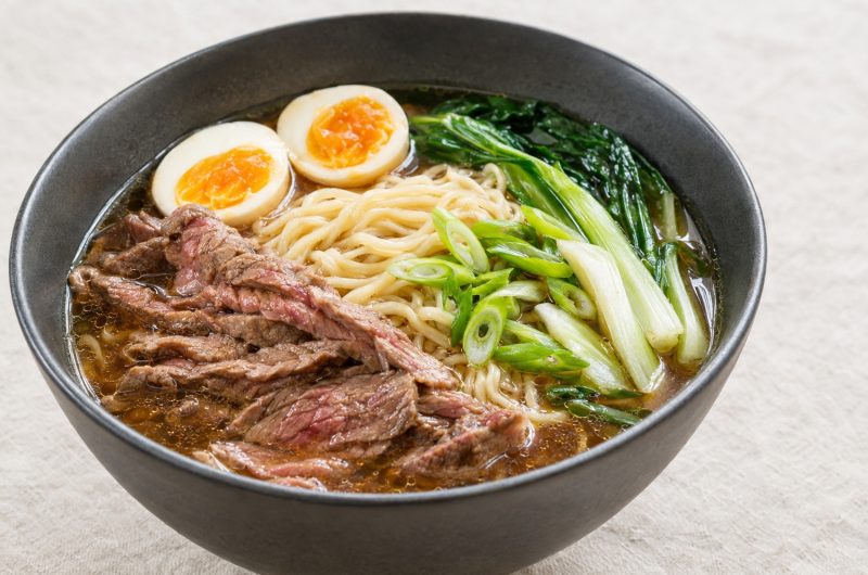 Ramen au bœuf : bouillon express et viande tendre