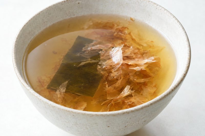 Dashi maison au kombu et à la bonite séchée